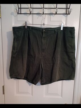 Men's Trader Bay Dark Olive Green Flat-Front Cotton Shorts Size 44